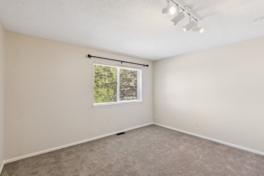 Building Photo - 6067 Wisteria Dr