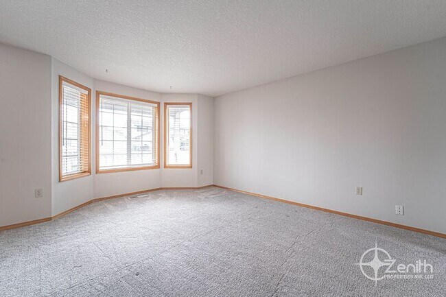 Building Photo - 10404 NE 65th Ave