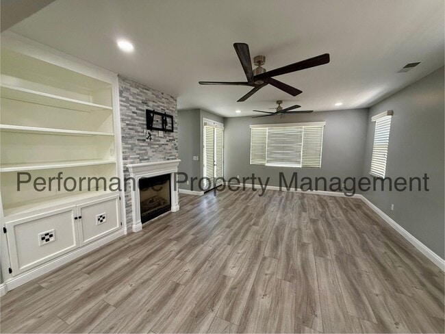 Building Photo - Stunning 4 Bed/3 Bath NW Bakersfield Home ...