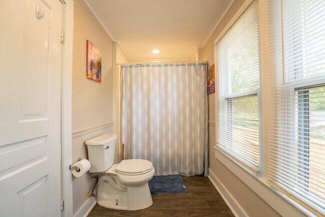 Building Photo - 703 W 2nd Ave