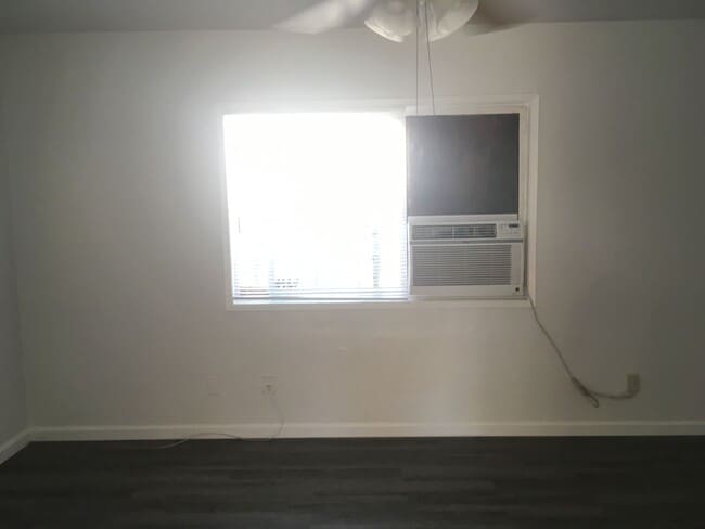 Building Photo - 2 Bedroom, 1 Bathroom Roseville Cottage for Lease.