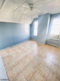 Building Photo - 162 Catherine St