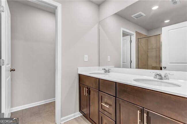 Building Photo - 1575 Villageside Ct