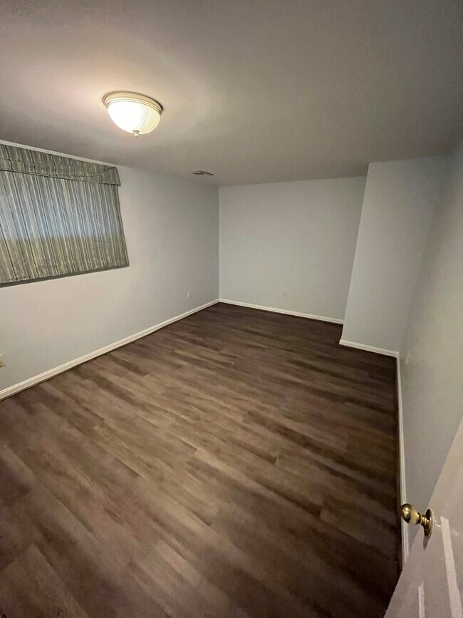 Building Photo - 6805 Millwood Rd