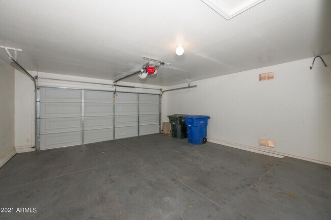 Building Photo - 1843 E Ebony Pl