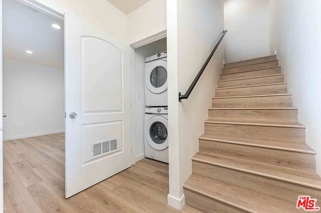 Building Photo - 2101 Burnside Ave