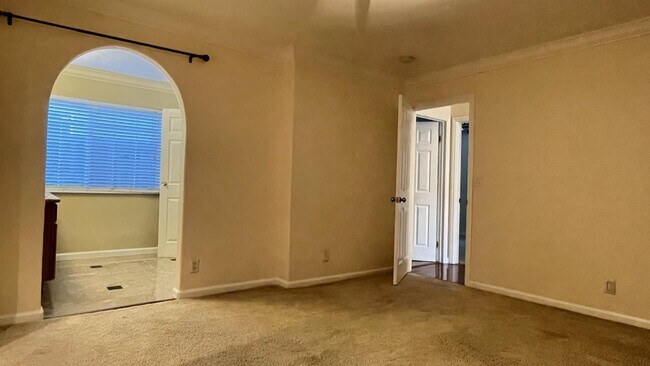 Building Photo - 960 Branham Ln