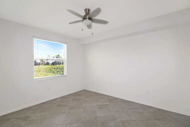 Building Photo - Wellen Park Golf and Country Club Annual Condo for Rent