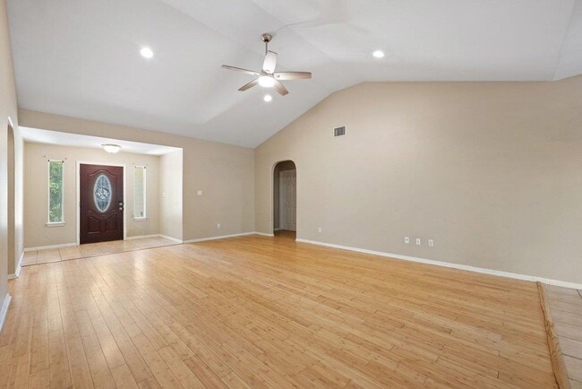 Building Photo - 5208 Sioux Ln