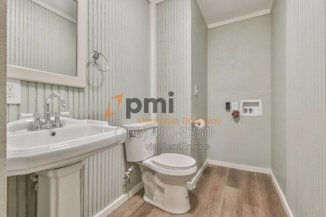 Building Photo - 266 Glenridge Dr