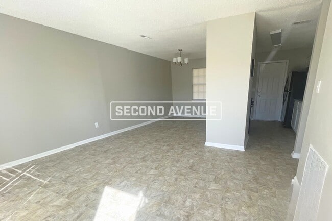Building Photo - 1739 Huntington DR