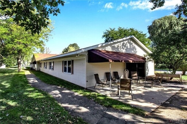 Building Photo - 459 E Oak Orchard St