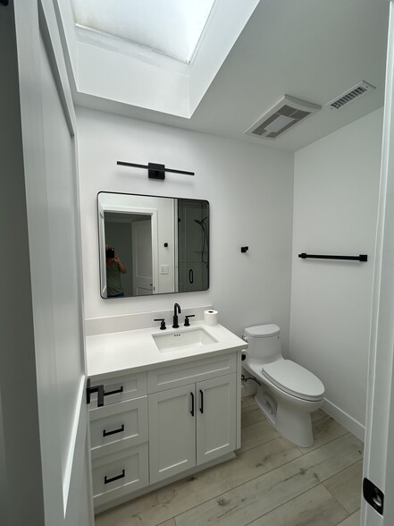 Master Bathroom - 221 36th Pl