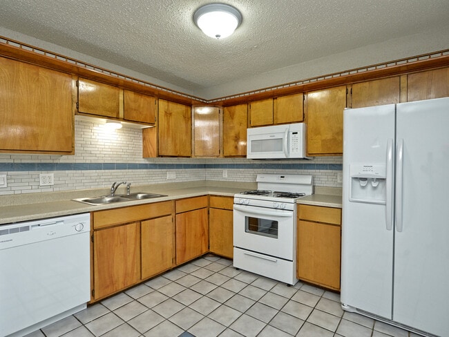 Building Photo - 5913 Little Creek Trail