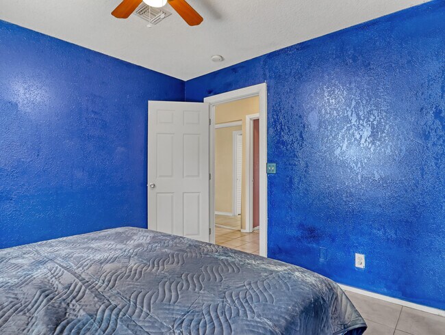 Building Photo - 1950 Wisteria St