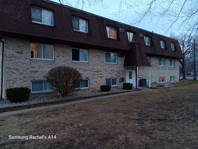 Interior Photo - Georgian Apartments (Galesburg Apartments LLC)
