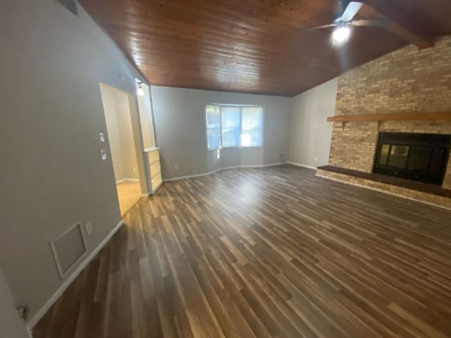 Building Photo - 3 Bedroom 2 Bath home in New Smyrna Beach for RENT!