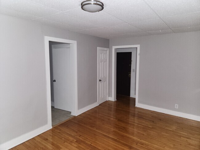 Primary Photo - 315 William St