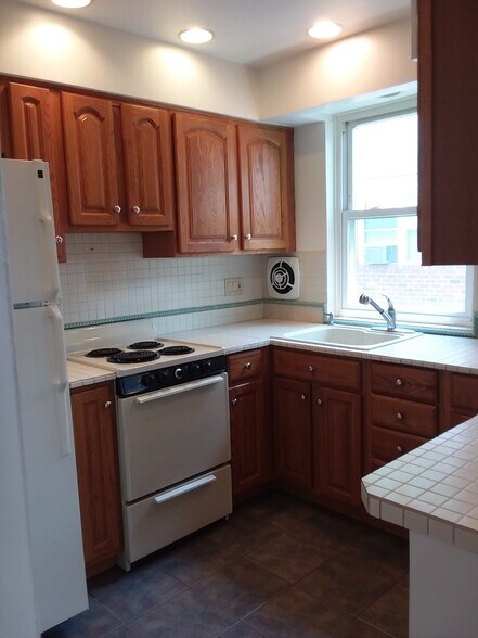 Building Photo - 1227 Drexel Ave