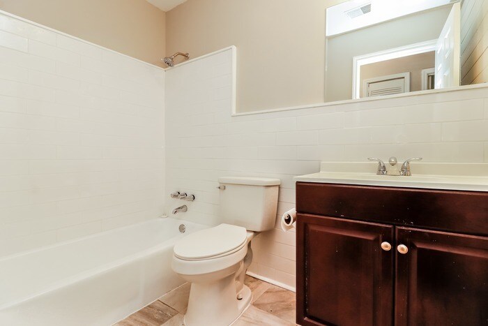 Building Photo - 1865 Jaywood Cir