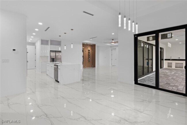Building Photo - 1639 NW 33rd Ave