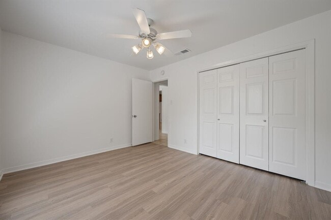 Building Photo - 7009 Isabelle Dr