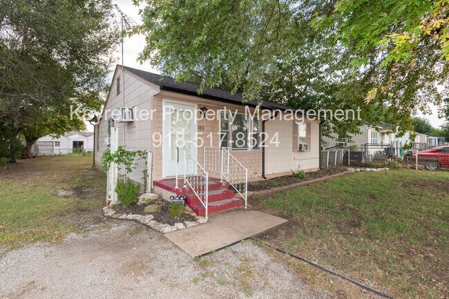 Building Photo - Cozy Sand Springs Bungalow!