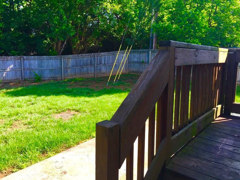 Building Photo - 400 Wabarto Way