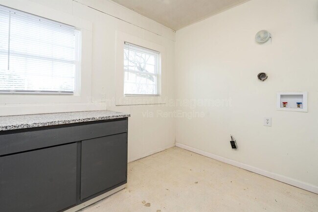 Building Photo - 1700 N Harvard Ave