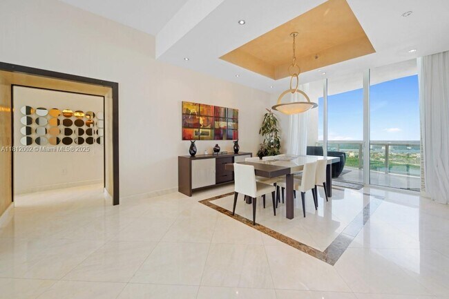 Building Photo - 16001 Collins Ave