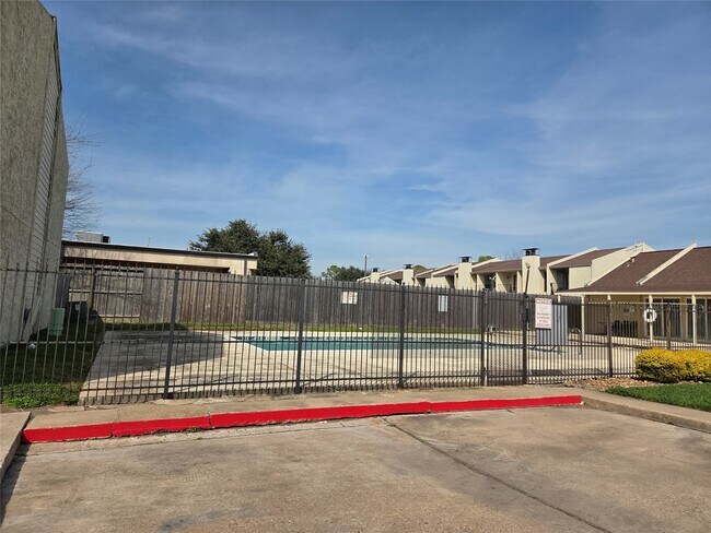Building Photo - 10075 Westpark Dr