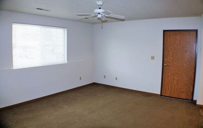 Building Photo - $1,125 | 2 Bedroom, 1 Bathroom Condo | Pet Friendly* | Available for August 1st, 2026 Move In!