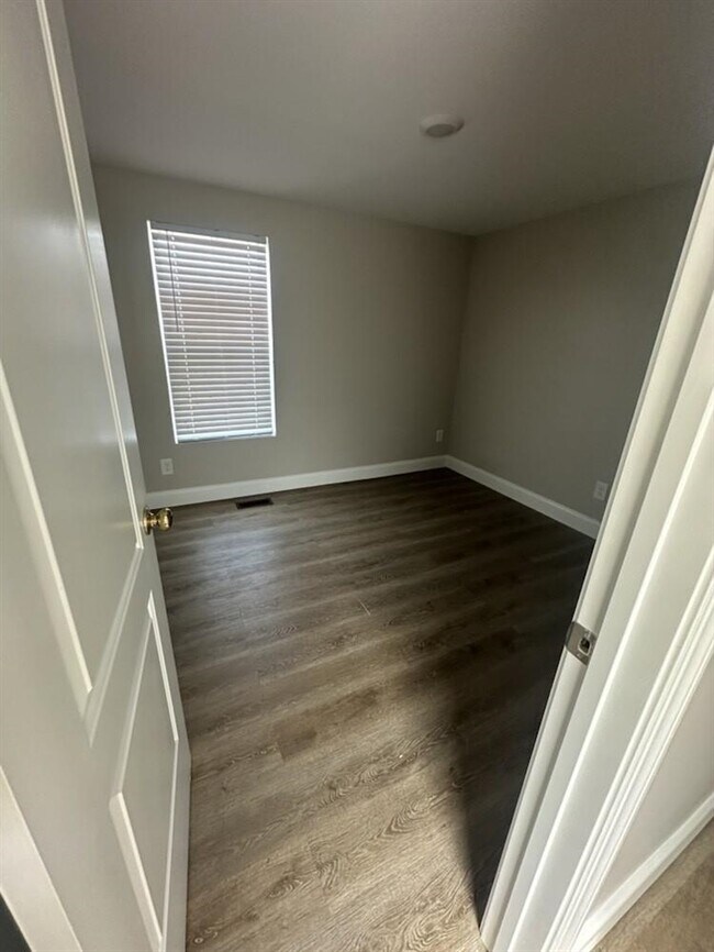 Building Photo - 49 Christmas Ln