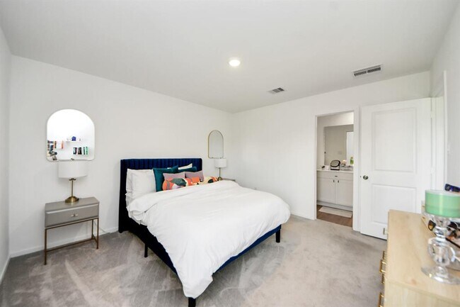 Building Photo - 21641 Balzola Ln