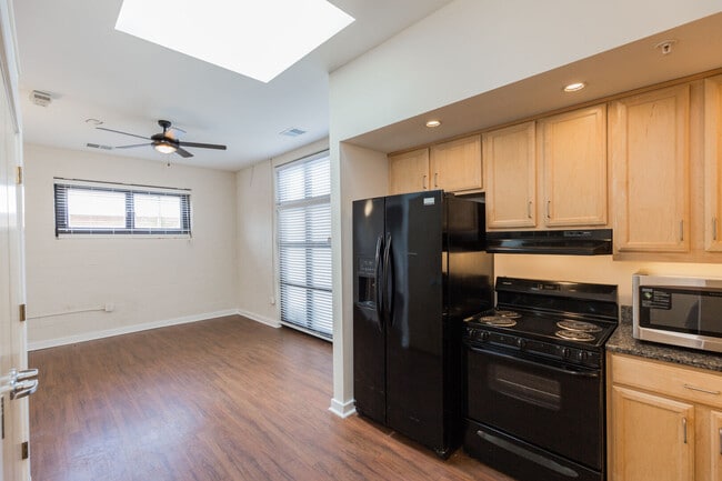 Building Photo - MacTavish Flats