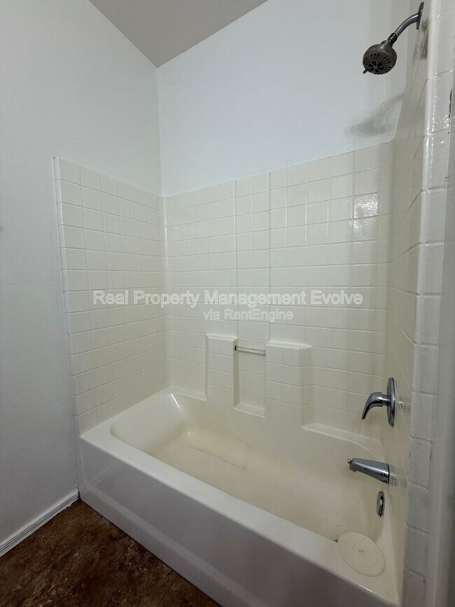 Building Photo - 8014 W Pima St