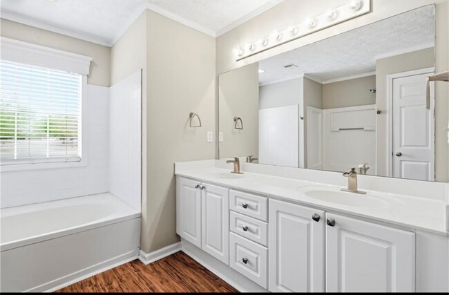 Building Photo - 2BR Townhome in Summerhill with Garage and Exterior Maintenance Included