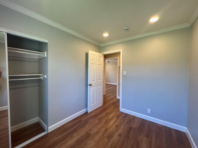Building Photo - 3095 Calzar Dr