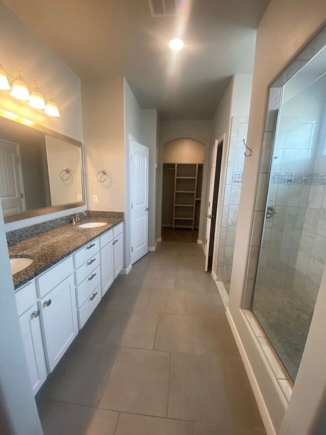 Building Photo - Beautiful Newer Home in Great Location