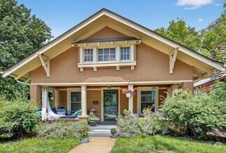 Building Photo - Great 3 Bedroom & 2 Full Baths In GREAT So...