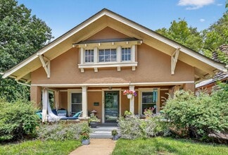 Building Photo - Great 3 Bedroom & 2 Full Baths In GREAT South Plaza Location