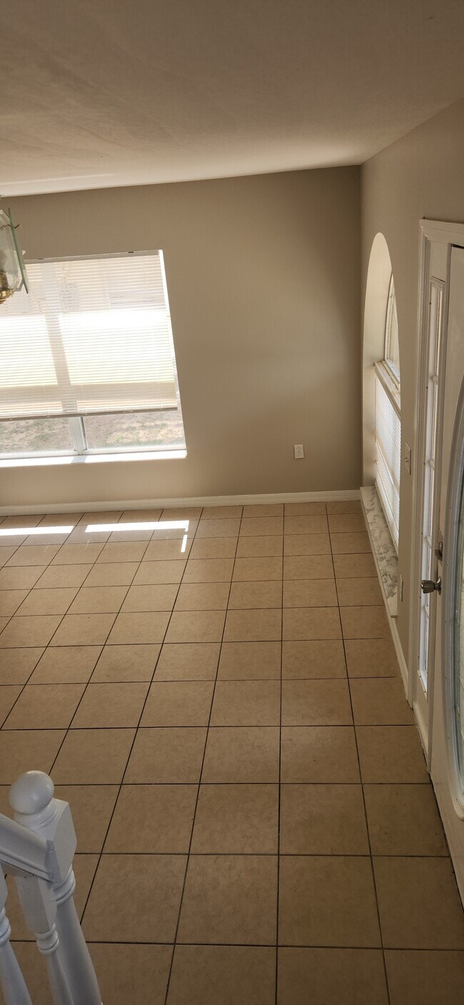 Building Photo - 963 E Main St