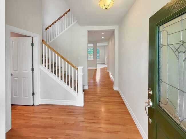 Building Photo - Charming Bothell 4BR Home w/ Bonus, Porch Swing & Private Backyard Awning