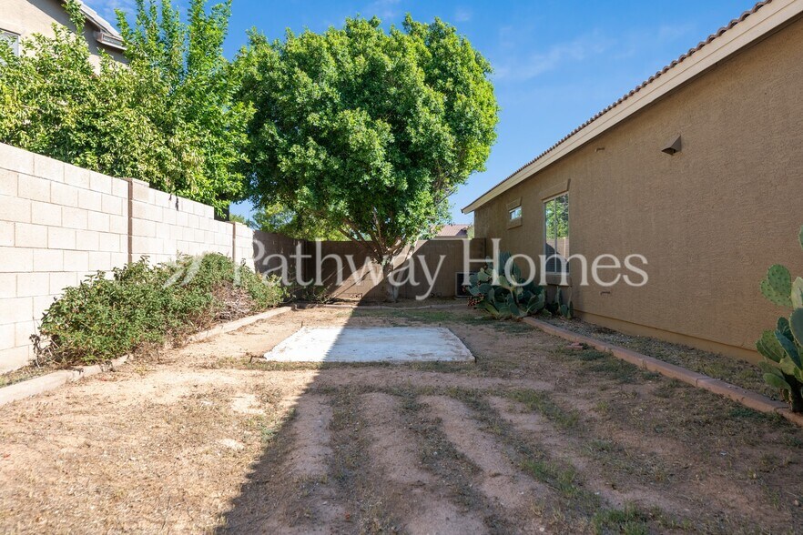 Building Photo - 13843 W Watson Ln