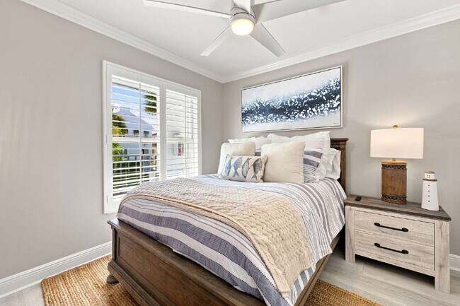 Building Photo - Chateau Vanderbilt 3 bedroom condo with water views.