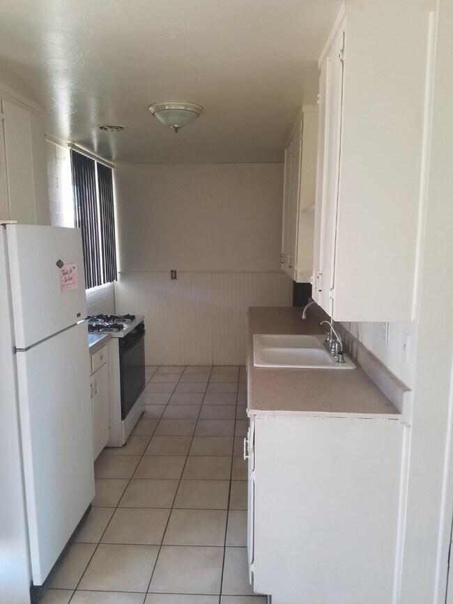 Building Photo - Charming 3 Bed, 2 Bath