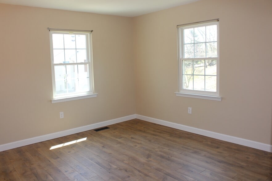 Building Photo - 2203 Buckingham Cir