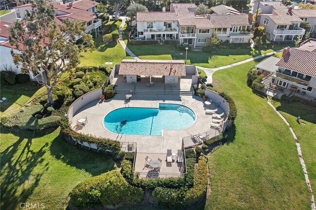 Building Photo - 2981 Quedada