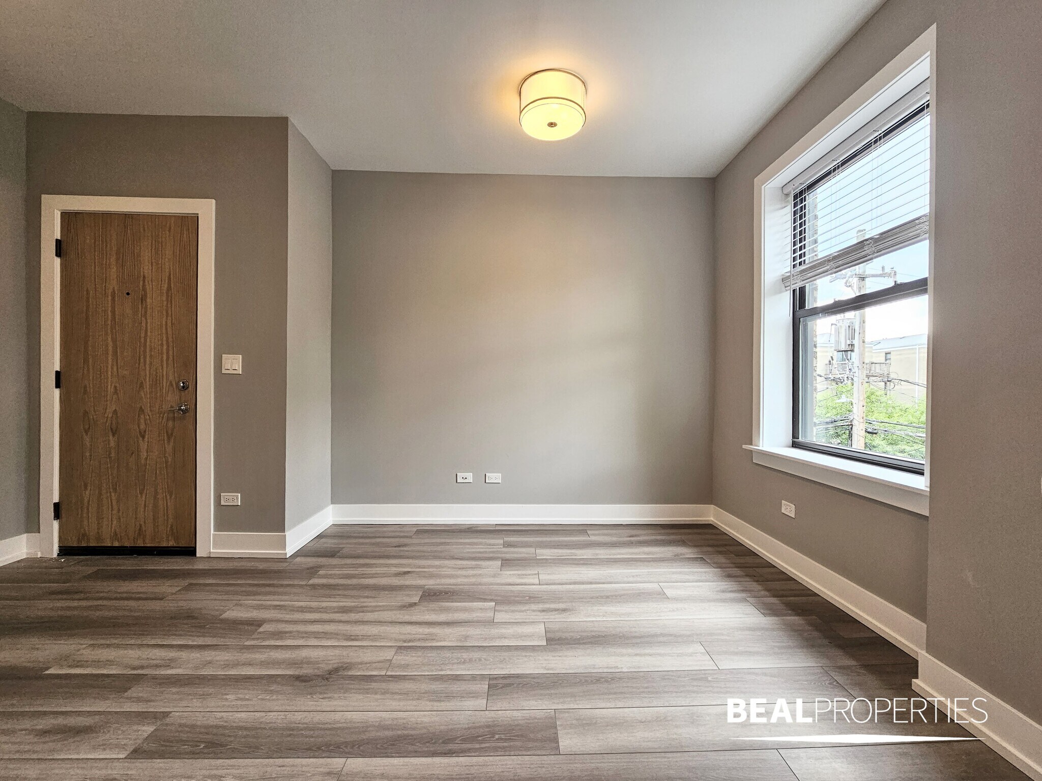 Building Photo - 3935 N Janssen Ave