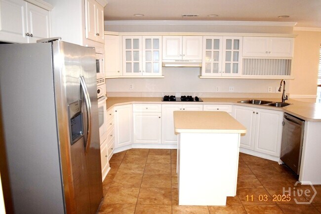 Building Photo - 10 Piper's Pond Ln